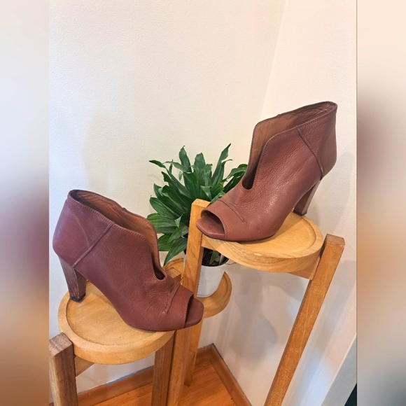 Anthropologie Hoss, brown leather heels size 38 - Picture 2 of 2